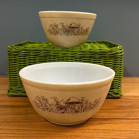 Pyrex 401 & 402 Forest Fancies Mushroom Bowl Set, Vintage 1980s Kitchen - Picture 1 of 12
